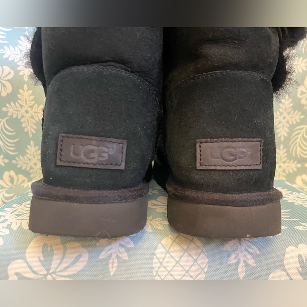 UGG Boots Women 11 Black Bailey Button Il Sheepskin Suede Winter
Bootie 1016226 - Picture 5 of 9